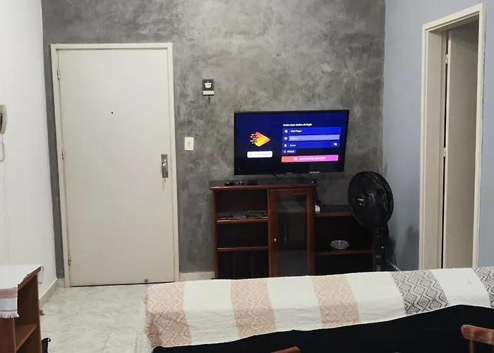 ótimo Apartamento Pitangueiras Guaruja bem localizado, 2qts wi-fi